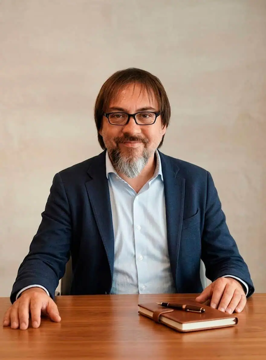 Juan Andrés Muñoz, abogado, dictando una capacitación jurídica